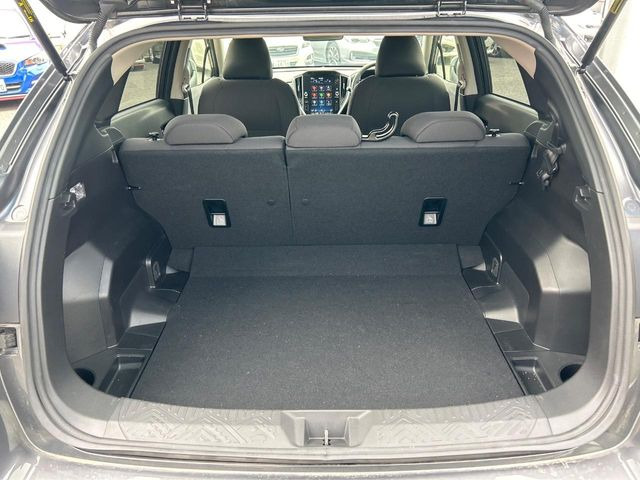 ���i�̂���������ʋ΁A���}���ɏ\���ȉ׎��X�y�[�X���m�ۂ��Ă���܂��B�Z�J���h�V�[�g��|���ƁA�傫�ȉו��̐ύڂ��\�ł���