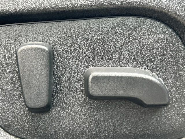 【パワーシート】スイッチ一つで簡単にシートの微調整が可能!電動だから力もいりません!快適なシートポジションにセットして、快適なドライブをお楽しみください。