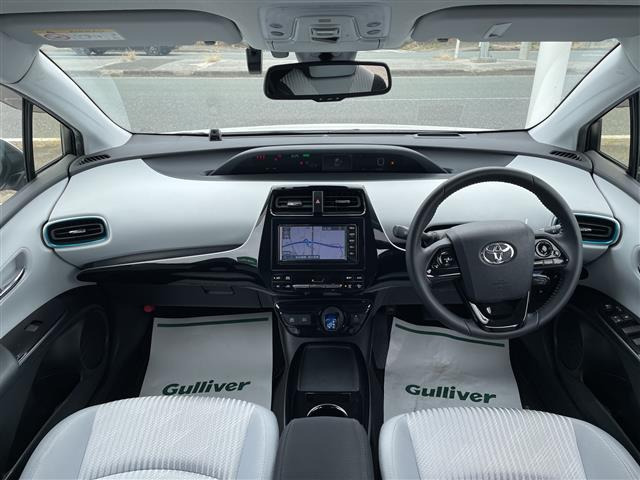 プリウス1.8 A E-Four 4WD