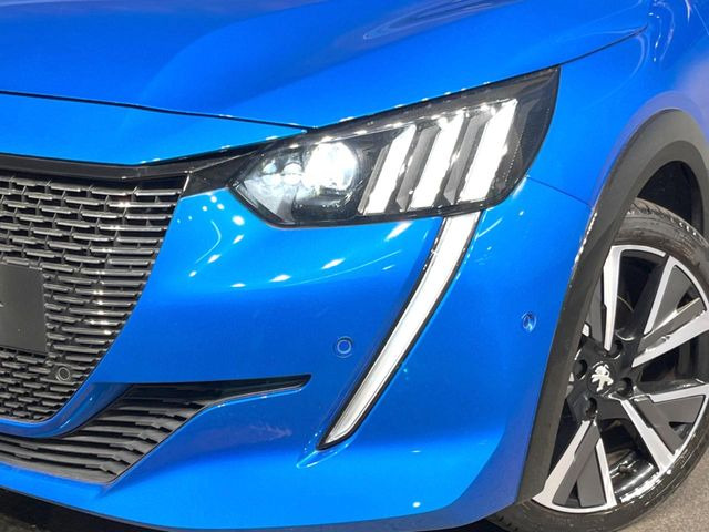 ●LEDヘッドライト:夜間走行時も良好な視界を確保し安心して運転できる高輝度LEDヘッドライトを装備!点灯速度が早く、消費電力も抑えられています。