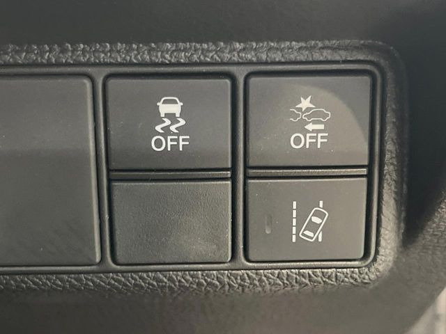 �y�z���_�Z���V���O�z���s���ɑO���̎ԗ�����F�����A�Փ˂������Ȏ��͌x��ƃu���[�L�ŏՓˉ���Ɣ�Q�y�����A�V�X�g�B�����S�Ƀh���C�u�����y���݂��������܂��B