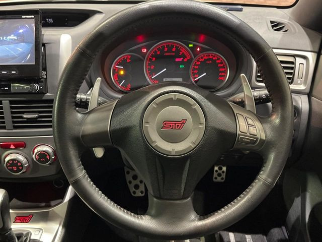 �y�����v�����X�e�A�����O�z�㎿�Ȋv���g�p���邱�ƂŁA��ɂ����������݂ƂĂ��^�]���₷���n���h���ł���