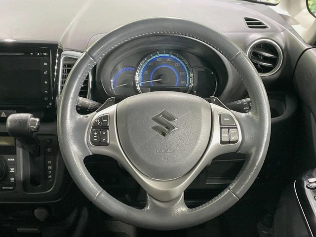 �y�����v�����X�e�A�����O�z�㎿�Ȋv���g�p���邱�ƂŁA��ɂ����������݂ƂĂ��^�]���₷���n���h���ł���