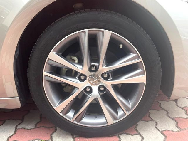 �y����17�C���`�A���~�z�C�[���z�O�ςɃ}�b�`���������A���~�z�C�[���𑕒����Ă���܂��B�e��ЊO�A���~�z�C�[����A�X�^�b�h���X�^�C�����戵�����Ă���܂��B���񂲑��k����������