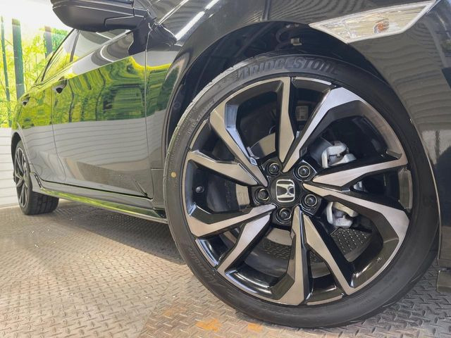 �y����18�C���`�A���~�z�C�[���z�O�ςɃ}�b�`���������A���~�z�C�[���𑕒����Ă���܂��B�e��ЊO�A���~�z�C�[����A�X�^�b�h���X�^�C�����戵�����Ă���܂��B���񂲑��k����������