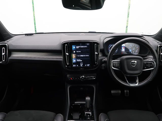 XC40B4 AWD Rデザイン 4WD