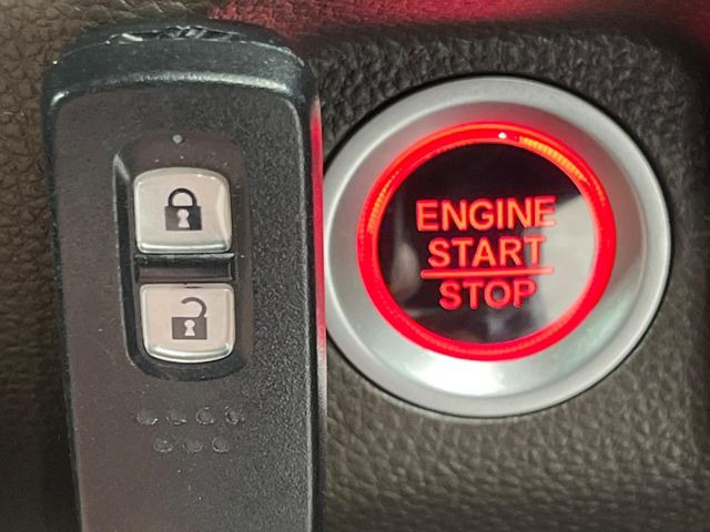 �yHonda�X�}�[�g�L�[�z�J�o����|�P�b�g�ɓ��ꂽ�܂܂ł��h�A�̎{���E�������\�ȃX�}�[�g�L�[�𑕔��B�G���W���̃I���E�I�t�����J�M�����o���K�v����������Ƃ��Ă��֗��ł���