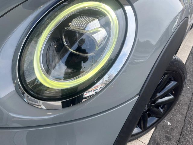 ��LED�w�b�h���C�g:��ԑ��s�����ǍD�Ȏ��E���m�ۂ����S���ĉ^�]�ł��鍂�P�xLED�w�b�h���C�g�𑕔�!�_�����x�������A����d�͂��}�����Ă��܂��B