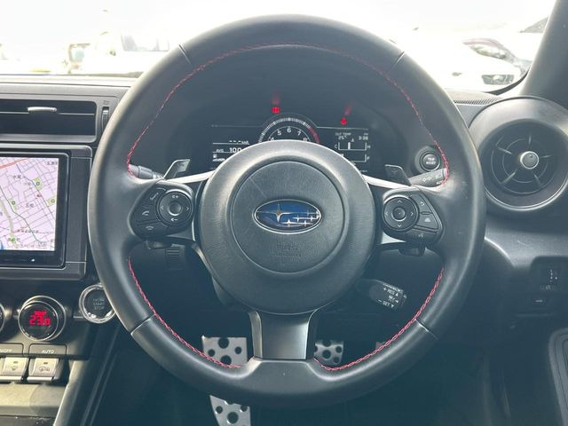 �y�����v�����X�e�A�����O�z�㎿�Ȋv���g�p���邱�ƂŁA��ɂ����������݂ƂĂ��^�]���₷���n���h���ł���