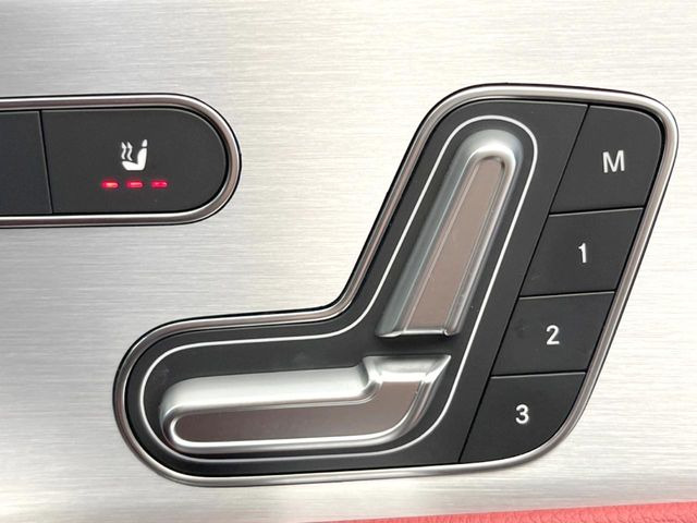 ●パワーシート:シート位置の&ldquo;前後と背もたれの&ldquo;角度の微調整が可能となります。手動設定のシートよりも、より細やかな設定ができるのがポイントです。
