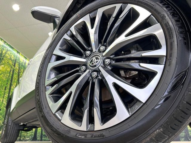 【純正18インチアルミホイール】外観にマッチした純正アルミホイールを装着しております。各種社外アルミホイールや、スタッドレスタイヤも取扱いしております。是非ご相談ください♪