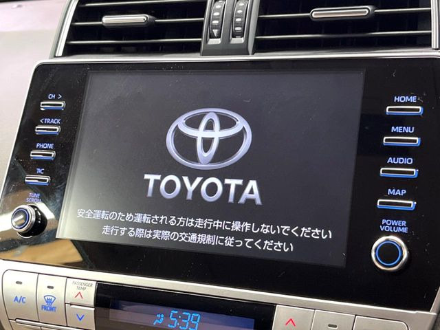 【メーカー純正ナビ】インテリアに溶け込むスタイリッシュな「専用設計」メーカーナビを装備♪視認性や操作性など基本性能にも優れ、より上質なカーライフをお楽しみいただけます。