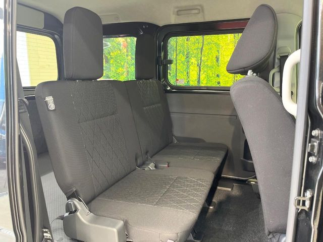 高品質なオリジナルフロアマットもオプションにてご用意しております。お好きなデザインやカラーをお車に合わせて選んでいただくことができます♪