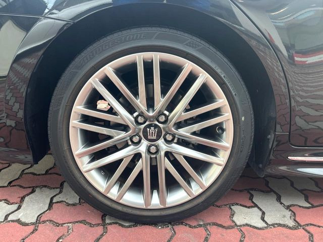 �y���������C���`�A���~�z�C�[���z�O�ςɃ}�b�`���������A���~�z�C�[���𑕒����Ă���܂��B�e��ЊO�A���~�z�C�[����A�X�^�b�h���X�^�C�����戵�����Ă���܂��B���񂲑��k����������