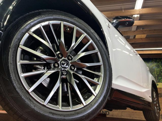 �y����20�C���`�A���~�z�C�[���z�O�ςɃ}�b�`���������A���~�z�C�[���𑕒����Ă���܂��B�e��ЊO�A���~�z�C�[����A�X�^�b�h���X�^�C�����戵�����Ă���܂��B���񂲑��k����������