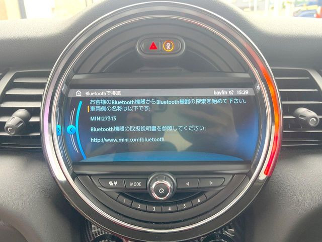 ��Bluetooth:���莝���̃X�}�[�g�t�H���ȂǂƐڑ����A�n���Y�t���[�ʘb��Տꊴ����~���[�W�b�N�Đ������y���݂��������܂��B�����ڑ��ł��̂Ŕς킵��������܂����