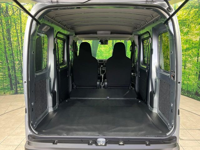 後席を格納すると、これだけの広さが!シーンに合わせたシートアレンジで、大きな荷物も積むことが出来ます♪