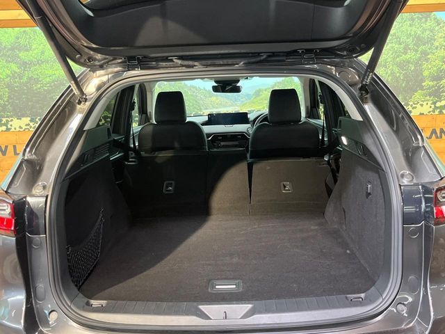 ���i�̂���������ʋ΁A���}���ɏ\���ȉ׎��X�y�[�X���m�ۂ��Ă���܂��B�Z�J���h�V�[�g��|���ƁA�傫�ȉו��̐ύڂ��\�ł���