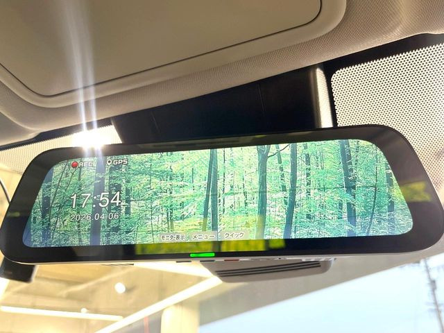 【デジタルインナーミラー】後席の大きな荷物や同乗者で後方が確認しづらい時でも安心!カメラが撮影した車両後方の映像をルームミラー内に表示。クリアな視界で状況の確認が可能です!