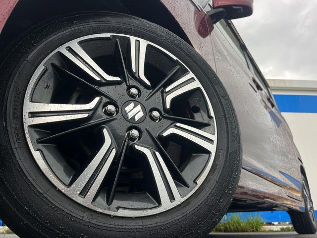 �y�����A���~�z�C�[���z�O�ςɃ}�b�`���������A���~�z�C�[���𑕒����Ă���܂��B�e��ЊO�A���~�z�C�[����A�X�^�b�h���X�^�C�����戵�����Ă���܂��B���񂲑��k����������