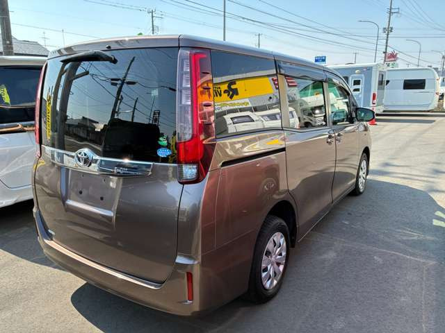 ノア2.0 X サイドリフトアップシート 4WD