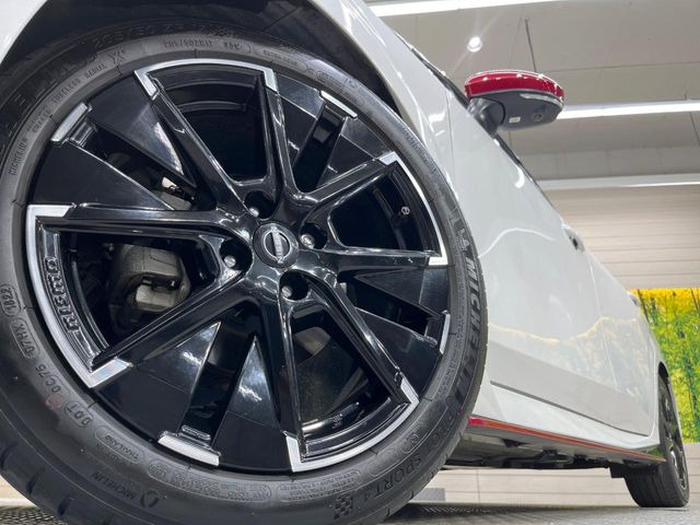 �y�����A���~�z�C�[���z�f�U�C�����̍��������A���~�z�C�[���𑕒����Ă���܂��B�e��ЊO�A���~�z�C�[����A�X�^�b�h���X�^�C�����戵�����Ă���܂��B���񂲑��k����������