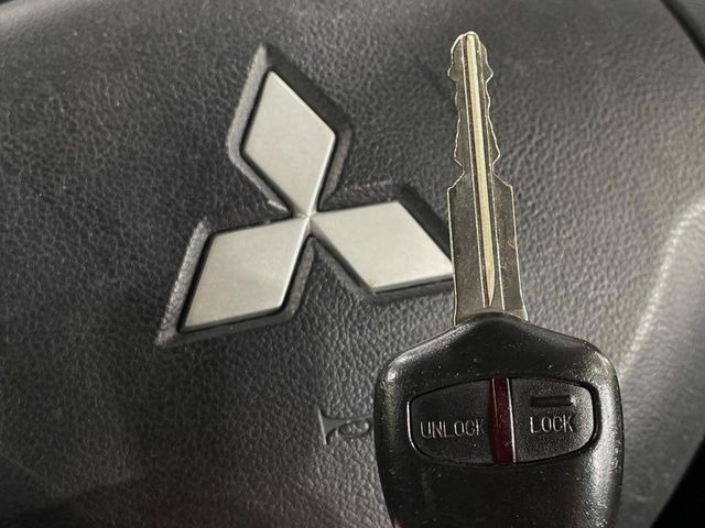 【キーレス】少し離れた場所からでもボタン一つでドアの開錠・施錠ができるのでとっても便利!ドアの鍵穴周りに傷をつけることもありません♪