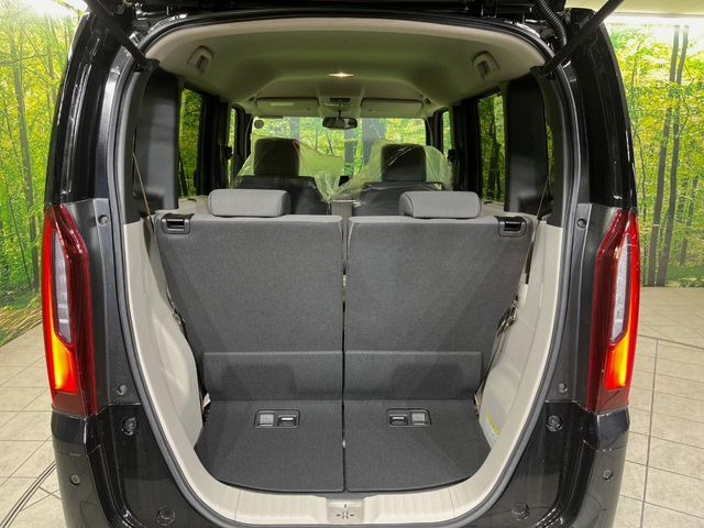 ���i�̂���������ʋ΁A���}���ɏ\���ȉ׎��X�y�[�X���m�ۂ��Ă���܂��B�Z�J���h�V�[�g��|���ƁA�傫�ȉו��̐ύڂ��\�ł���