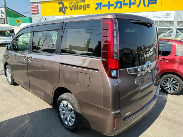 ノア2.0 X サイドリフトアップシート 4WD