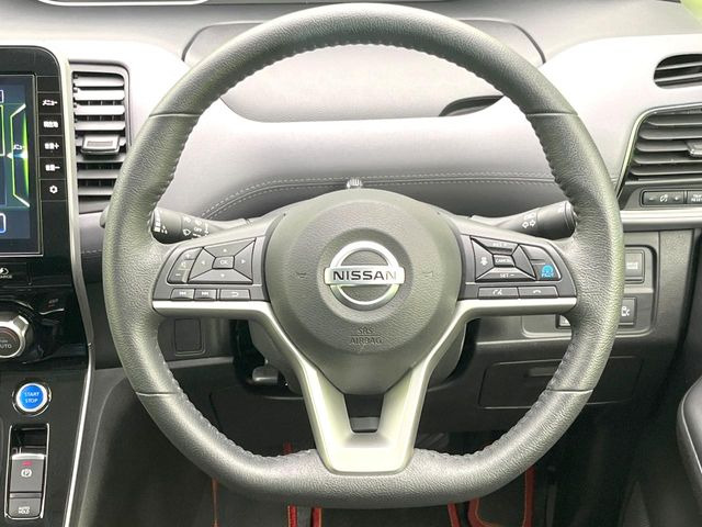 【ステアリングスイッチ】運転中、前方から目線をそらすことなく、オーディオ等の操作が可能な便利機能!安心&快適なドライブを演出してくれます♪