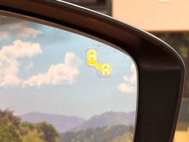 �y�u���C���h�X�|�b�g���j�^�����O�z���s���A�h�A�~���[�̎��p�ɂȂ�₷���ӏ��Ɍ㑱�Ԃ��ڋ߂���ƃT�C�h�~���[�t�߂Ɍx����\���A�h���C�o�[�ɒ��ӊ��N�����Ă���܂��B