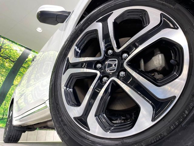 �y����17�C���`�A���~�z�C�[���z�O�ςɃ}�b�`���������A���~�z�C�[���𑕒����Ă���܂��B�e��ЊO�A���~�z�C�[����A�X�^�b�h���X�^�C�����戵�����Ă���܂��B���񂲑��k����������