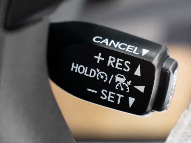 ���[�_�[�N���[�Y�R���g���[��  �~���g���[�_�[�ƒP��J�����Ő�s�Ԃ�F�����A�ԑ��ɉ������Ԋԋ�����ۂ��Ȃ���Ǐ]���s���x�����܂��B