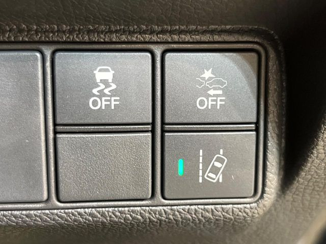 �y�z���_�Z���V���O�z���s���ɑO���̎ԗ�����F�����A�Փ˂������Ȏ��͌x��ƃu���[�L�ŏՓˉ���Ɣ�Q�y�����A�V�X�g�B�����S�Ƀh���C�u�����y���݂��������܂��B