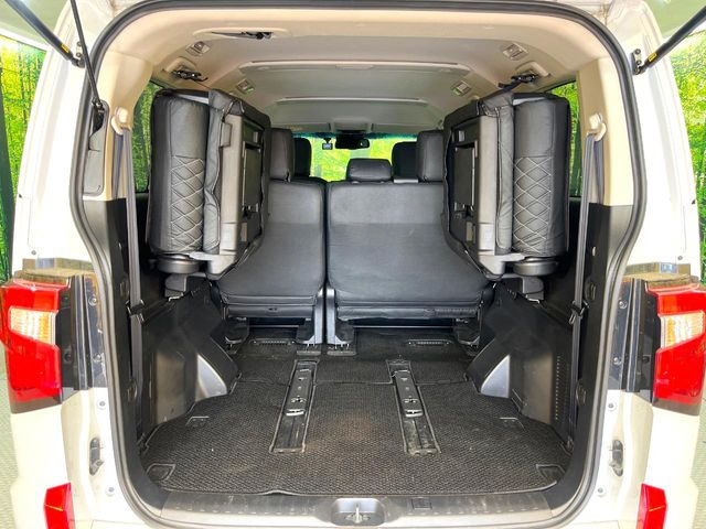 ���i�̂���������ʋ΁A���}���ɏ\���ȉ׎��X�y�[�X���m�ۂ��Ă���܂��B�Z�J���h�V�[�g��|���ƁA�傫�ȉו��̐ύڂ��\�ł���