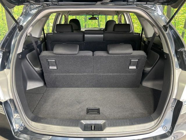 ���i�̂���������ʋ΁A���}���ɏ\���ȉ׎��X�y�[�X���m�ۂ��Ă���܂��B�T�[�h�V�[�g��|���ƁA�傫�ȉו��̐ύڂ��\�ł���