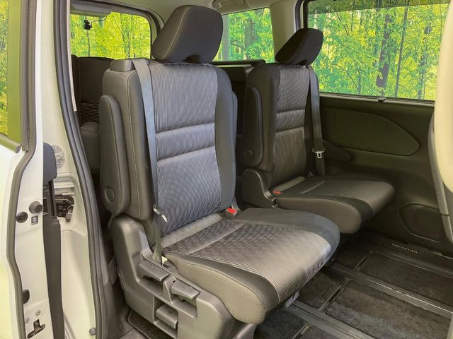 �Z�J���h�V�[�g�͒������������ƂȂ��Ă���A�X���C�h����ΒʘH�X�y�[�X���o��!�O��̈ړ����Ƃ��Ă��ȒP�ł���������A8����Ԏ������K�ȍ���S�n�̃V�[�g�ƂȂ��Ă��܂���