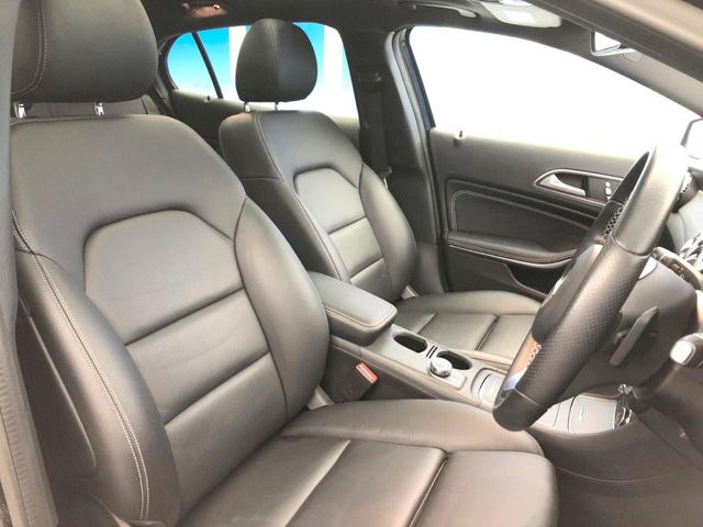 ●シート:高級感漂うシートは、使用感も少なく良好なコンディションを保っております!その他、気になる箇所がございましたらお気軽にお問合せ下さい!