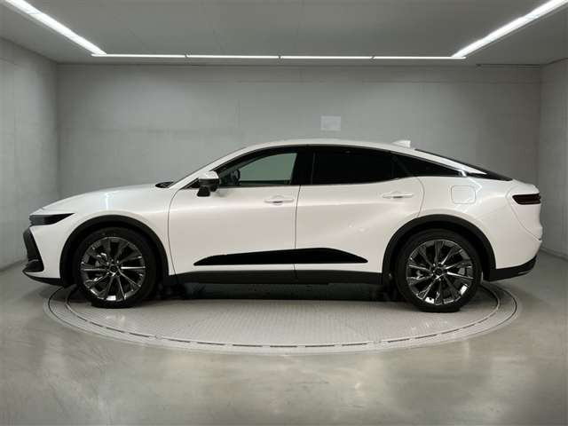 クラウンクロスオーバー2.5 G レザー パッケージ E-Four 4WD