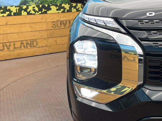 【シーケンシャルターンランプ付きLEDヘッドライト】人気の『流れるウィンカー』付きのLEDヘッドライトを装備♪高級感はもちろん、点灯時は存在感たっぷりで他車からも認識されやすく安心です。