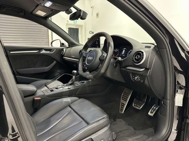 RS3スポーツバック2.5 4WD