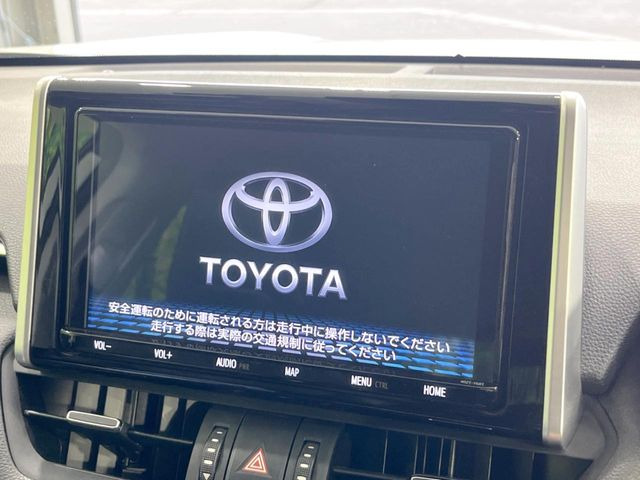 【純正ナビ】人気の純正ナビを装備。オーディオ機能も充実しており、Bluetooth接続すればお持ちのスマホやMP3プレイヤーの音楽を再生可能!毎日の運転がさらに楽しくなります!!