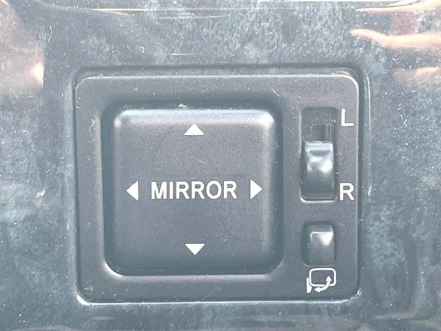 �y�d���i�[�~���[�z�T�C�h�~���[�͓d���i�[���ƂȂ��Ă���A�������ԏ�ł��L�Y�������X�N��}�����܂��B