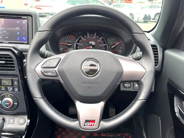 �y����MOMO�X�e�A�����O�z��ɂ����������݂ƂĂ��^�]���₷���n���h���ł���