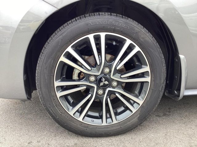 【純正アルミホイール】外観にマッチした純正アルミホイールを装着しております。各種社外アルミホイールや、スタッドレスタイヤも取扱いしております。是非ご相談ください♪