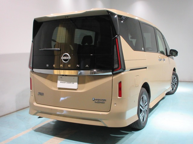 セレナ1.4 e-4ORCE ハイウェイスターV 4WD