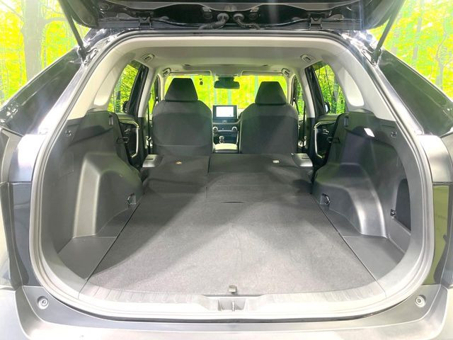 後席を格納すると、これだけの広さが!シーンに合わせたシートアレンジで、大きな荷物も積むことが出来ます♪