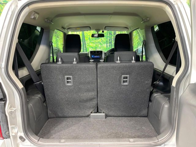 ���i�̂���������ʋ΁A���}���ɏ\���ȉ׎��X�y�[�X���m�ۂ��Ă���܂��B�Z�J���h�V�[�g��|���ƁA�傫�ȉו��̐ύڂ��\�ł���