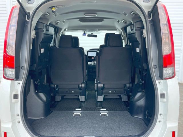 ���i�̂���������ʋ΁A���}���ɏ\���ȉ׎��X�y�[�X���m�ۂ��Ă���܂��B�Z�J���h�V�[�g��|���ƁA�傫�ȉו��̐ύڂ��\�ł���