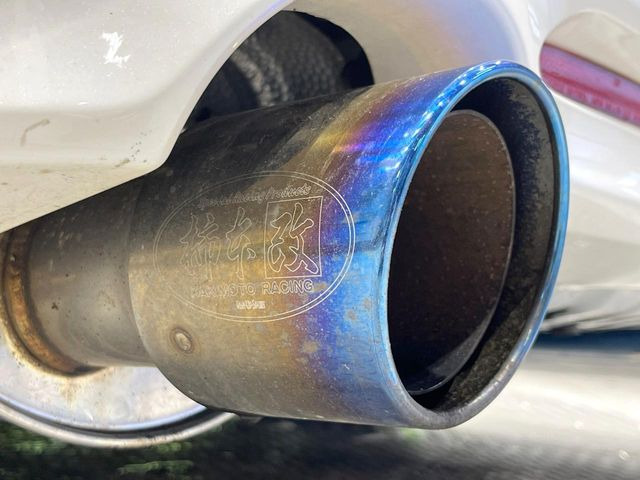 【柿本改製マフラー】純正にはない個性あふれる「後ろ姿」を演出する柿本改マフラー付き!ビジュアル・サウンド共にこだわりの一台に仕上がっております♪